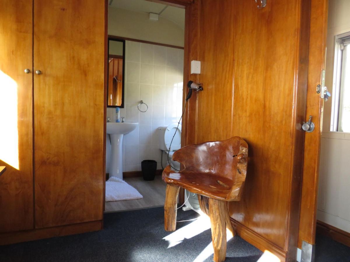 Santos Express Hostel Mossel Bay Exterior photo