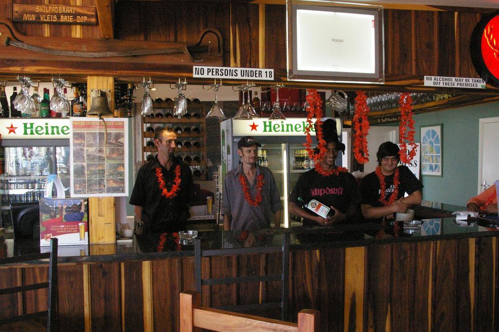 Santos Express Hostel Mossel Bay Exterior photo